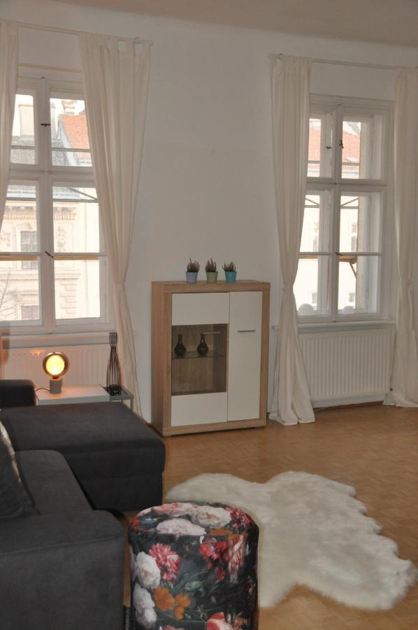 Wunderschone Altbauwohnung In Zentraler Lage Wien Exterior photo